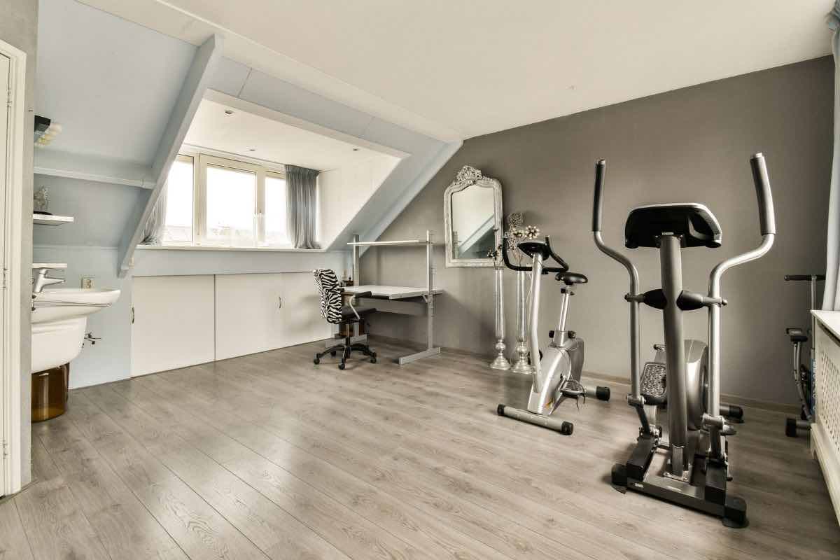 Angolo palestra in una soffitta